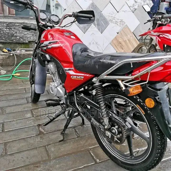Nouveau Honda XL 125 2025 Rouge