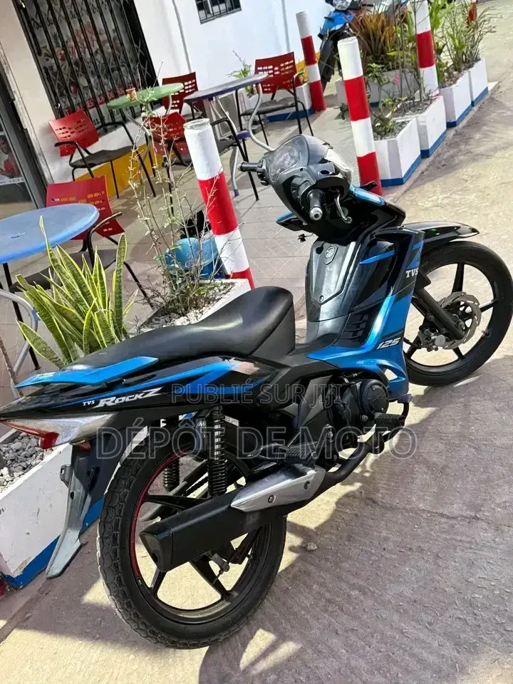 Nouveau TVS Rockz 125 2024 Bleu