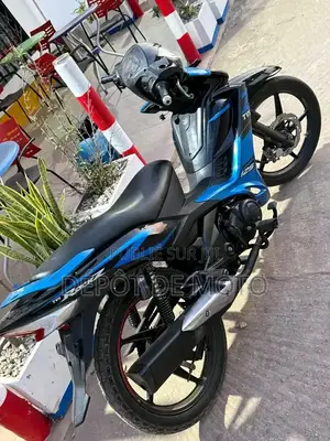 Nouveau TVS Rockz 125 2024 Bleu