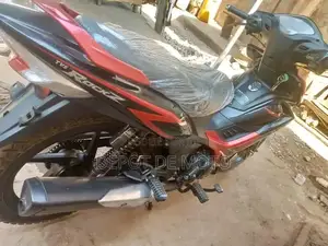 Nouveau TVS Rockz 125 2023 Rouge