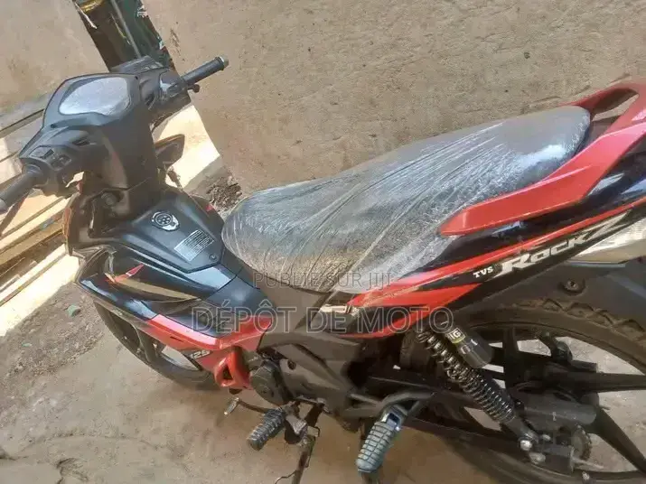 Nouveau TVS Rockz 125 2023 Rouge