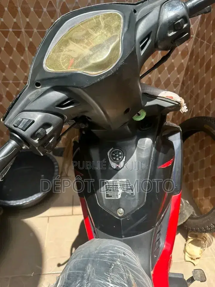 Nouveau TVS Rockz 125 2023 Noir