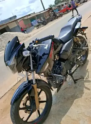 Nouveau TVS Apache 180 RTR 2024 Noir