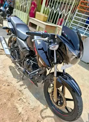 Nouveau TVS Apache 180 RTR 2024 Noir