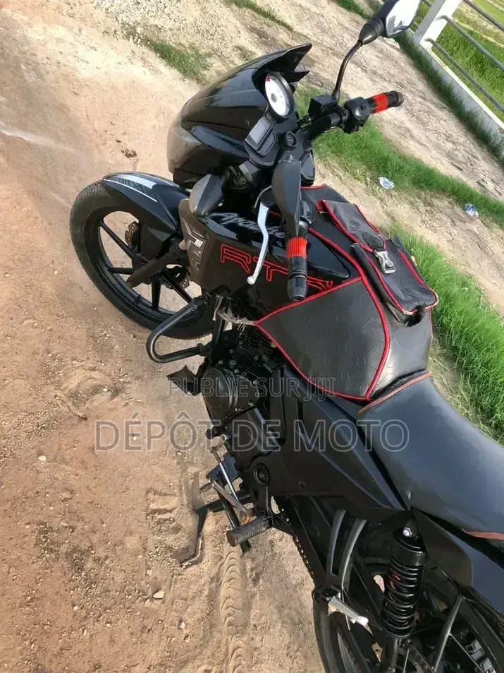 Nouveau TVS Apache 180 RTR 2024 Noir