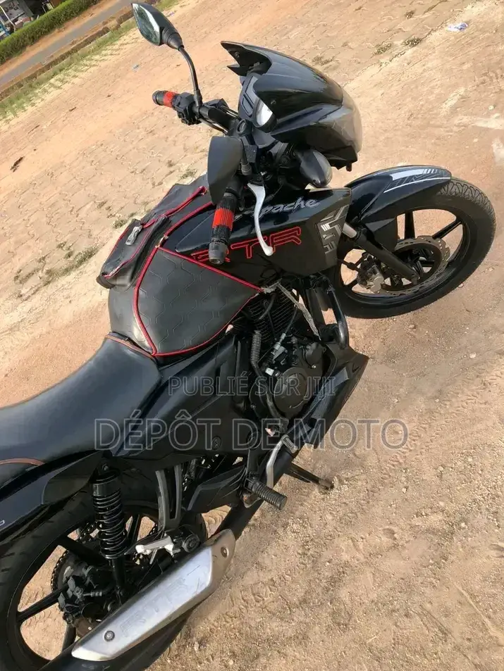 Nouveau TVS Apache 180 RTR 2024 Noir