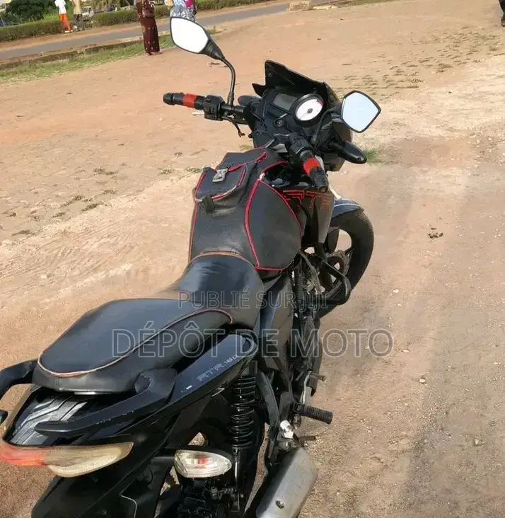 Nouveau TVS Apache 180 RTR 2024 Noir