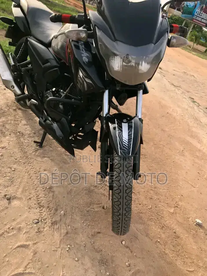 Nouveau TVS Apache 180 RTR 2024 Noir