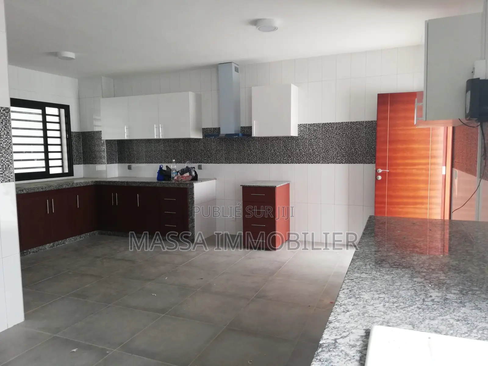 5chbre Duplex dans Massa Immobilier, Cocody à Louer