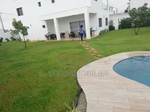 5chbre Duplex dans Massa Immobilier, Cocody à Louer