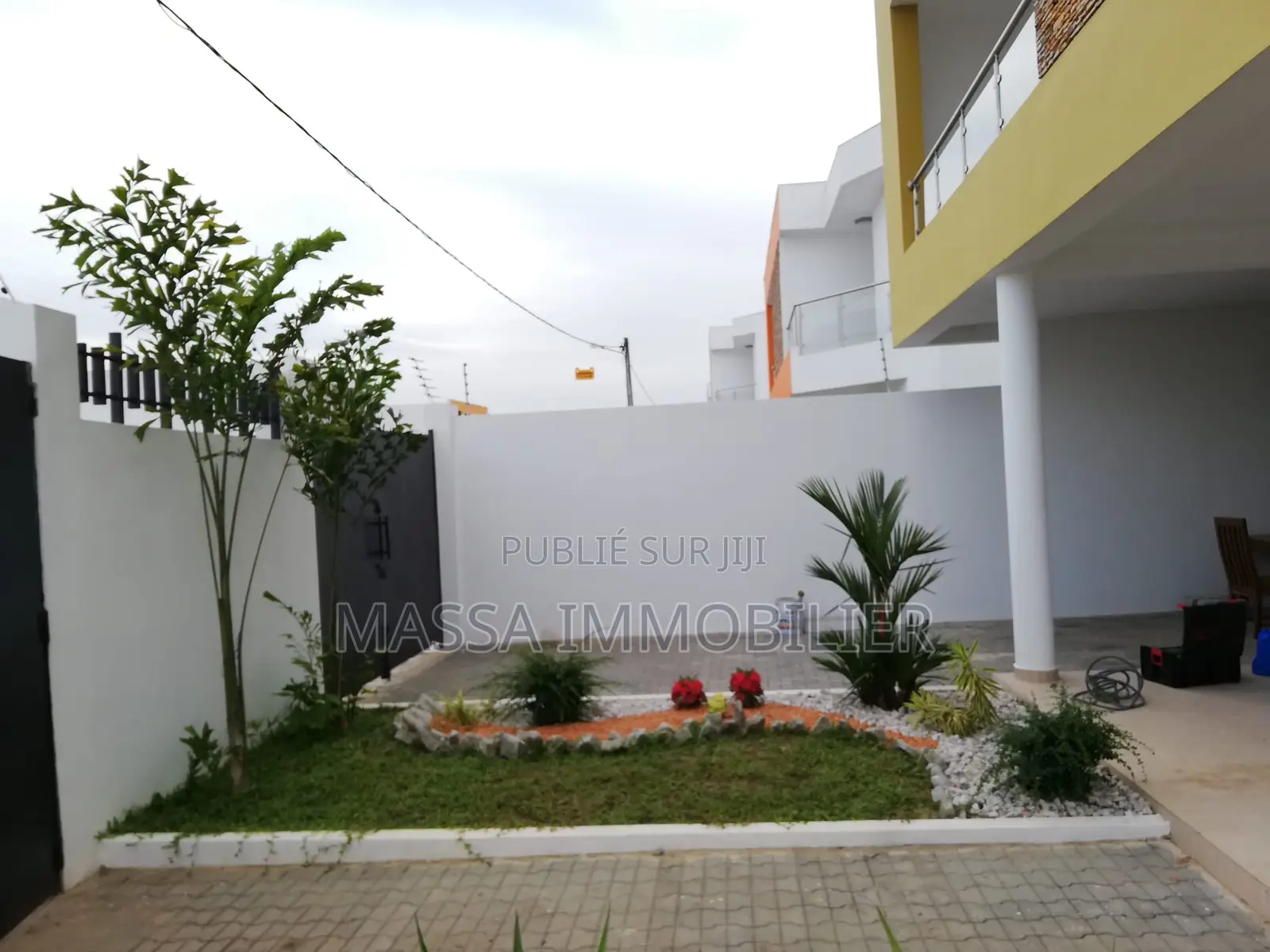 5chbre Duplex dans Massa Immobilier, Cocody à Louer