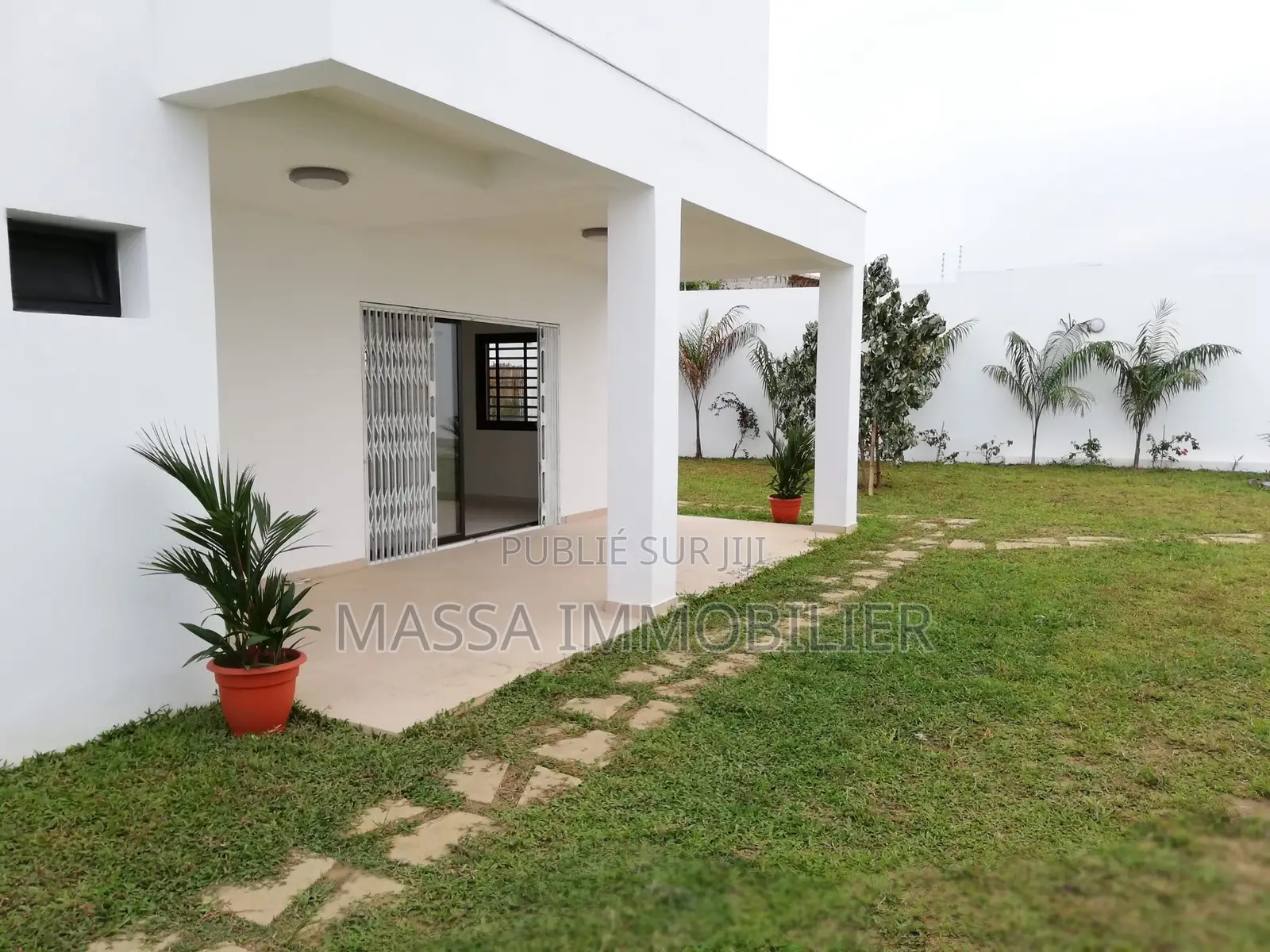 5chbre Duplex dans Massa Immobilier, Cocody à Louer