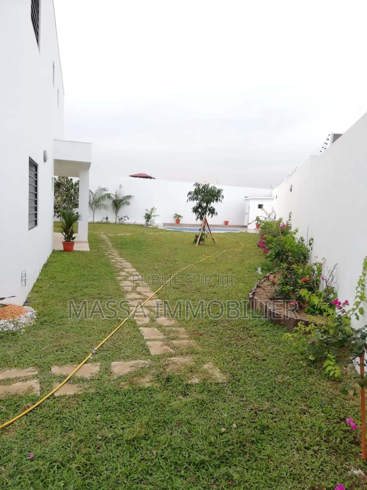 5chbre Duplex dans Massa Immobilier, Cocody à Louer