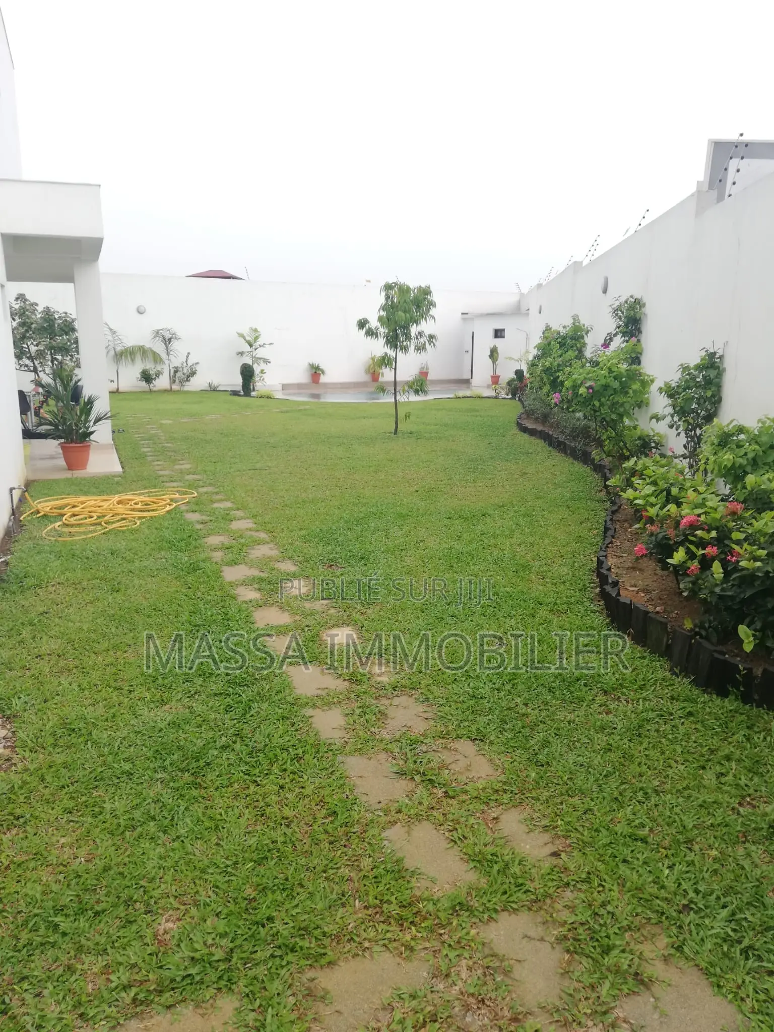 5chbre Duplex dans Massa Immobilier, Cocody à Louer