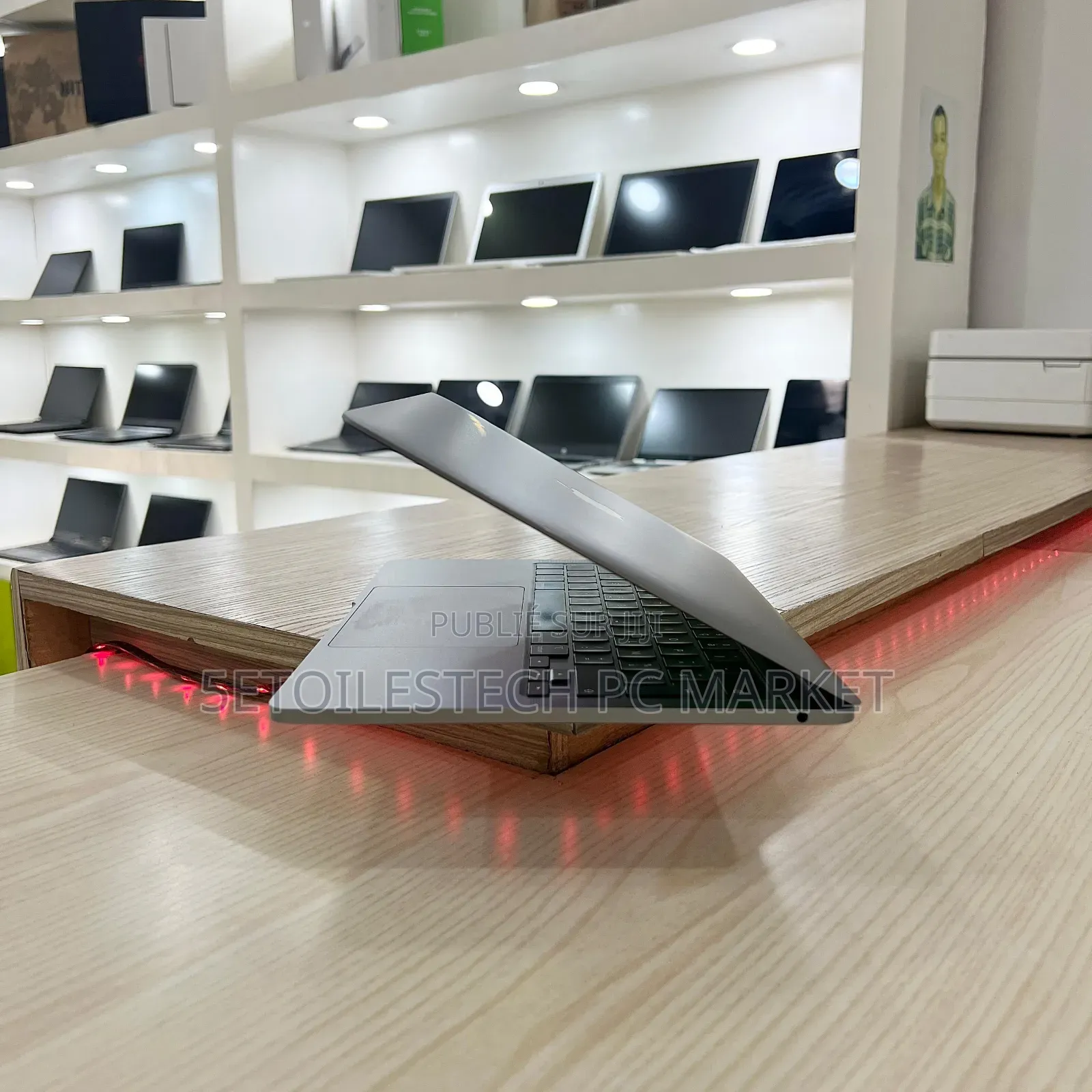 Nouveau Apple MacBook Pro 2022 M2 8GB Apple M2 SSD 256GB