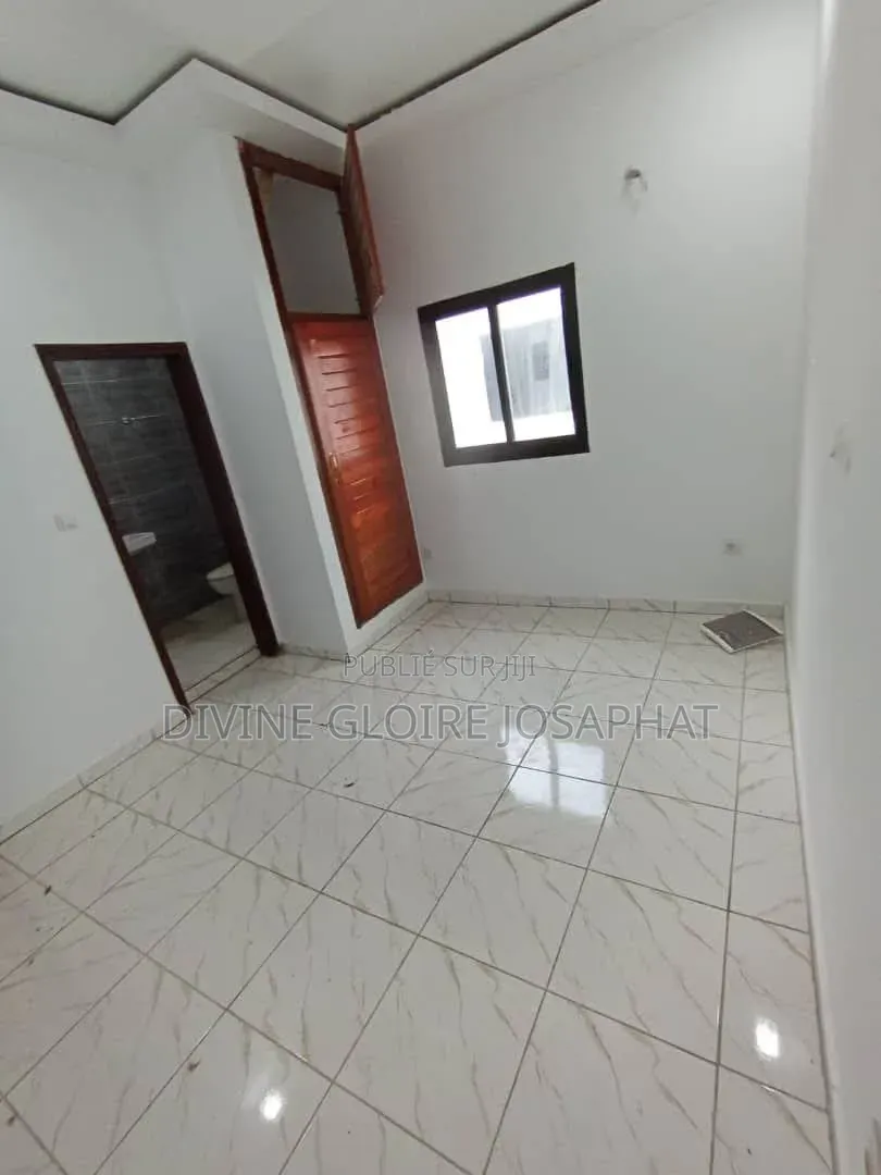 5chbre Duplex dans Asna Assie, Cocody à Vendre