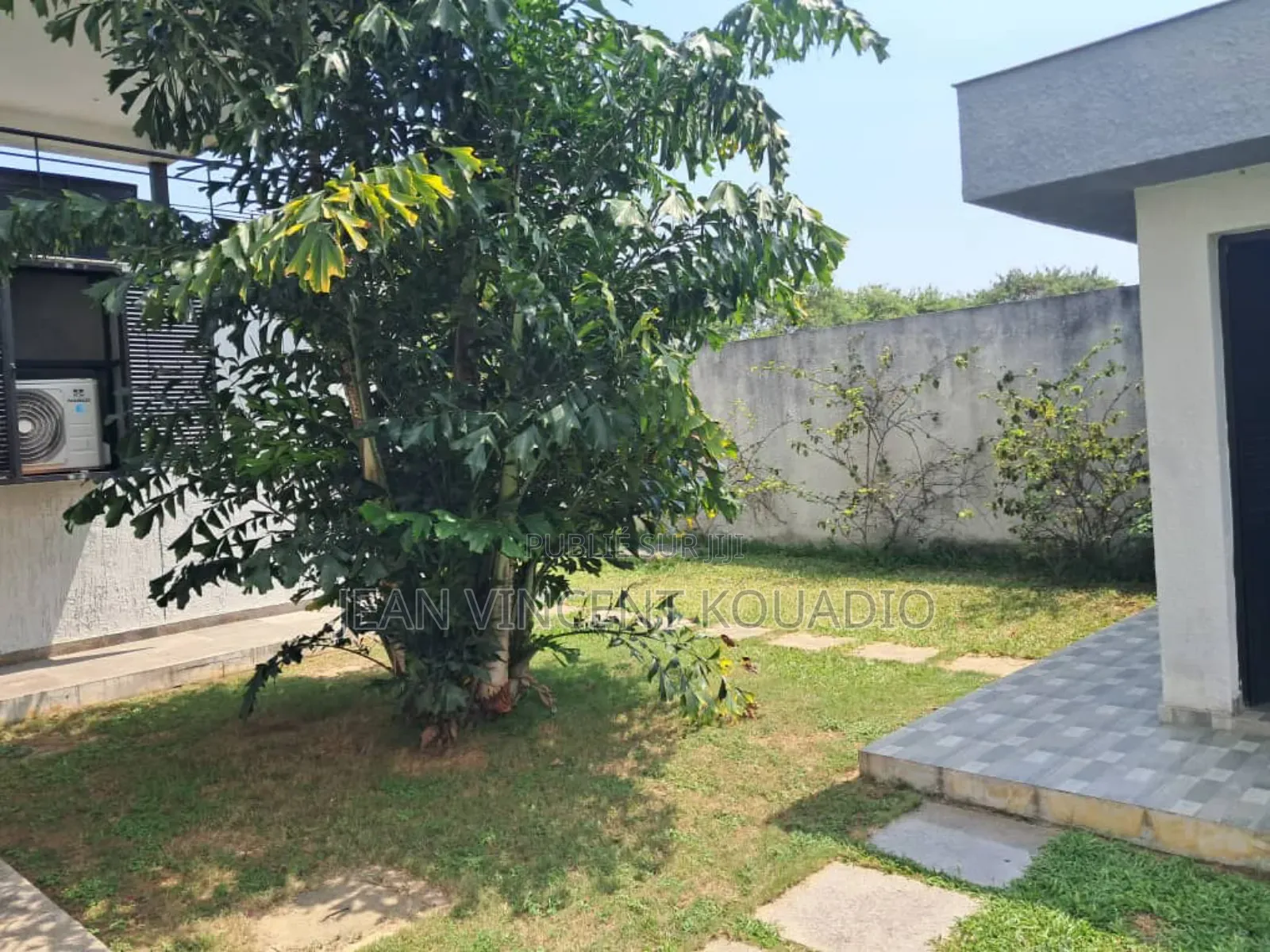 Meublé 8chbre Duplex dans Particulier, Cocody à Vendre