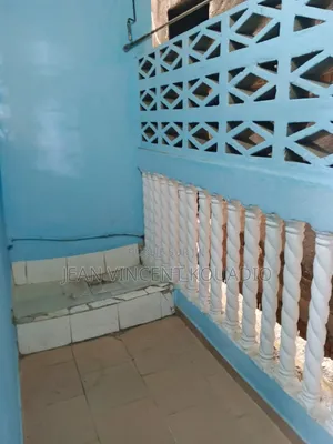Meublé 3chbre Villa dans Particulier, Cocody à Vendre