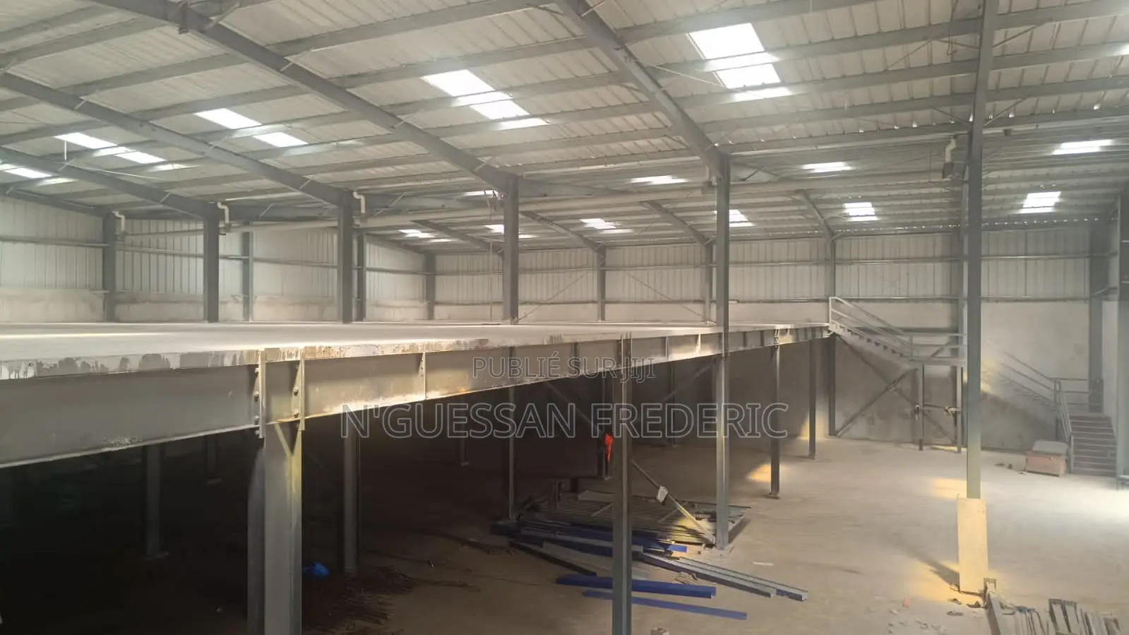 Entrepôt 3000m2 Avec Mezzanine en Zone Industrielle Yopougon Zone