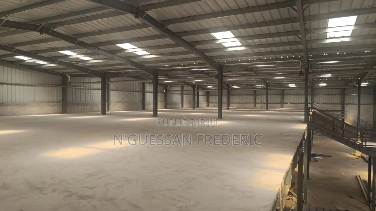 Entrepôt 3000m2 Avec Mezzanine en Zone Industrielle Yopougon Zone