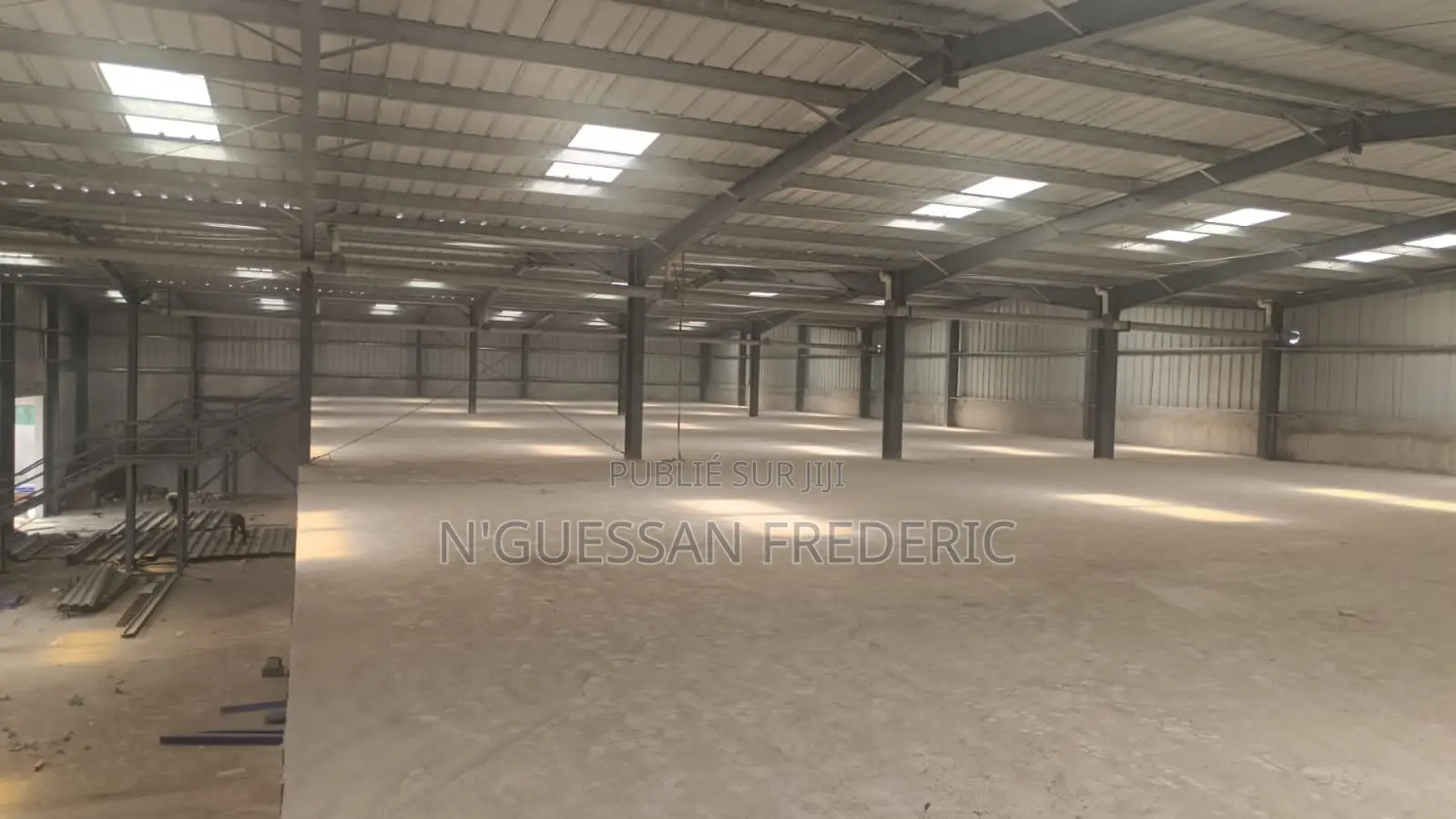 Entrepôt 3000m2 Avec Mezzanine en Zone Industrielle Yopougon Zone