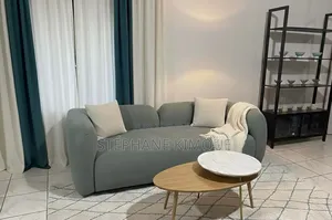 Canapé C'est Disponible