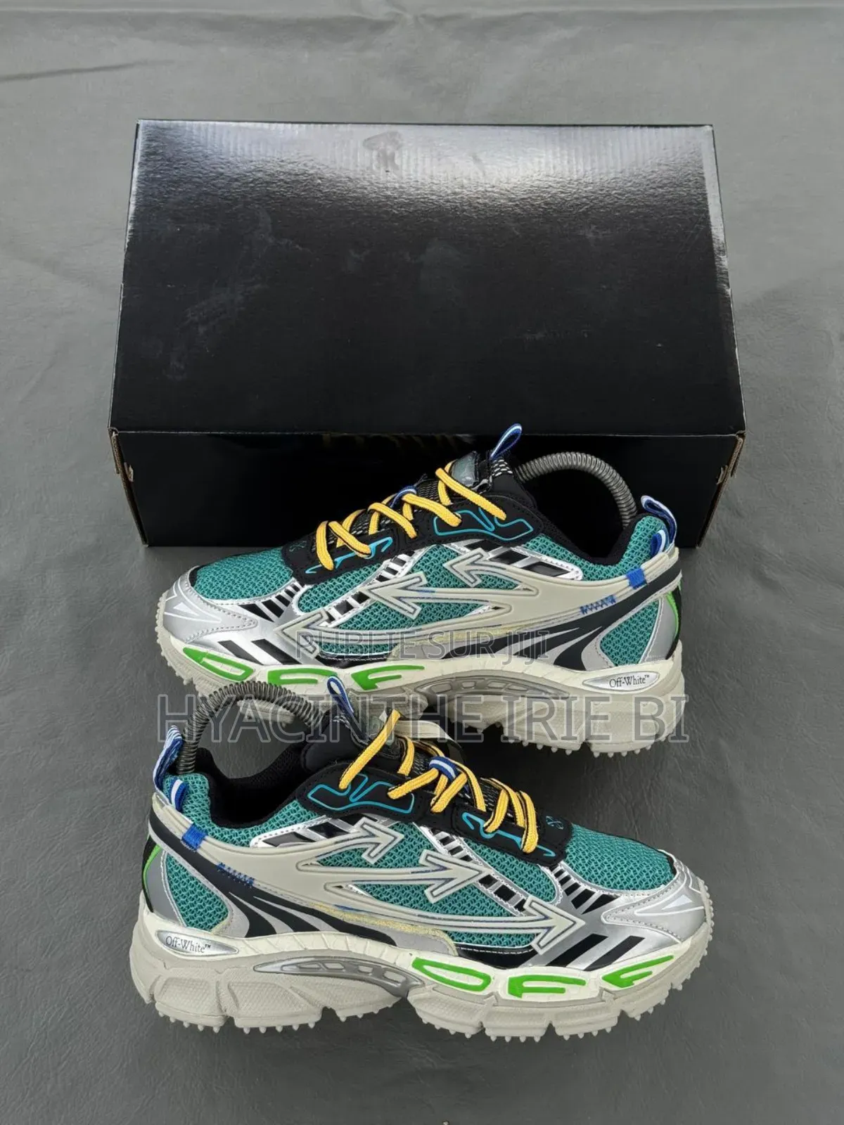 Sneakers New Balance Et Louis Vuitton Authentique Original Qualité