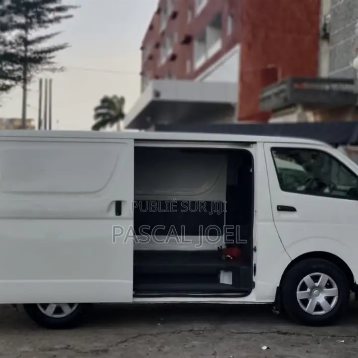 Toyota HiAce 2020 Blanc