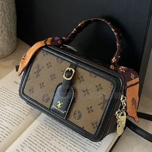 Sac Rigide Monogrammé Haut De Gamme, Vendu Uniquement en Gros
