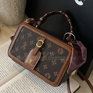 Sac Rigide Monogrammé Haut De Gamme, Vendu Uniquement en Gros
