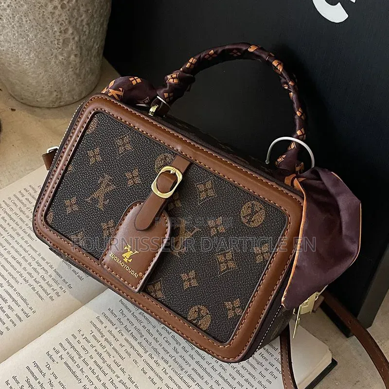 Sac Rigide Monogrammé Haut De Gamme, Vendu Uniquement en Gros