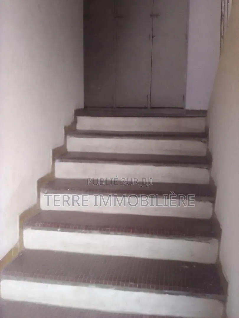 3chbre Appartement dans Cocody à Vendre