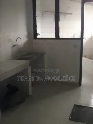 3chbre Appartement dans Cocody à Vendre