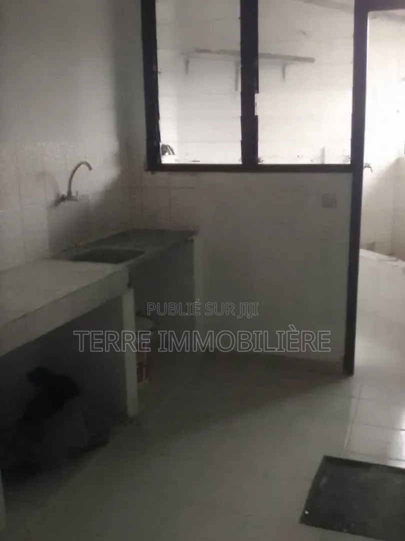 3chbre Appartement dans Cocody à Vendre
