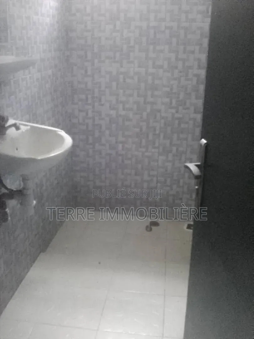 3chbre Appartement dans Cocody à Vendre