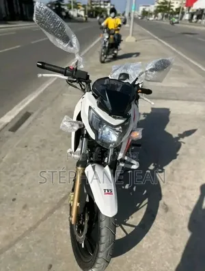 Nouveau TVS Apache 160 4V 2025 Blanc