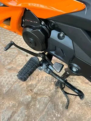Nouveau TVS Rockz 125 2026 Orange