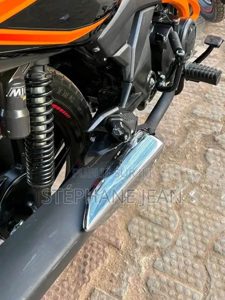 Nouveau TVS Rockz 125 2026 Orange