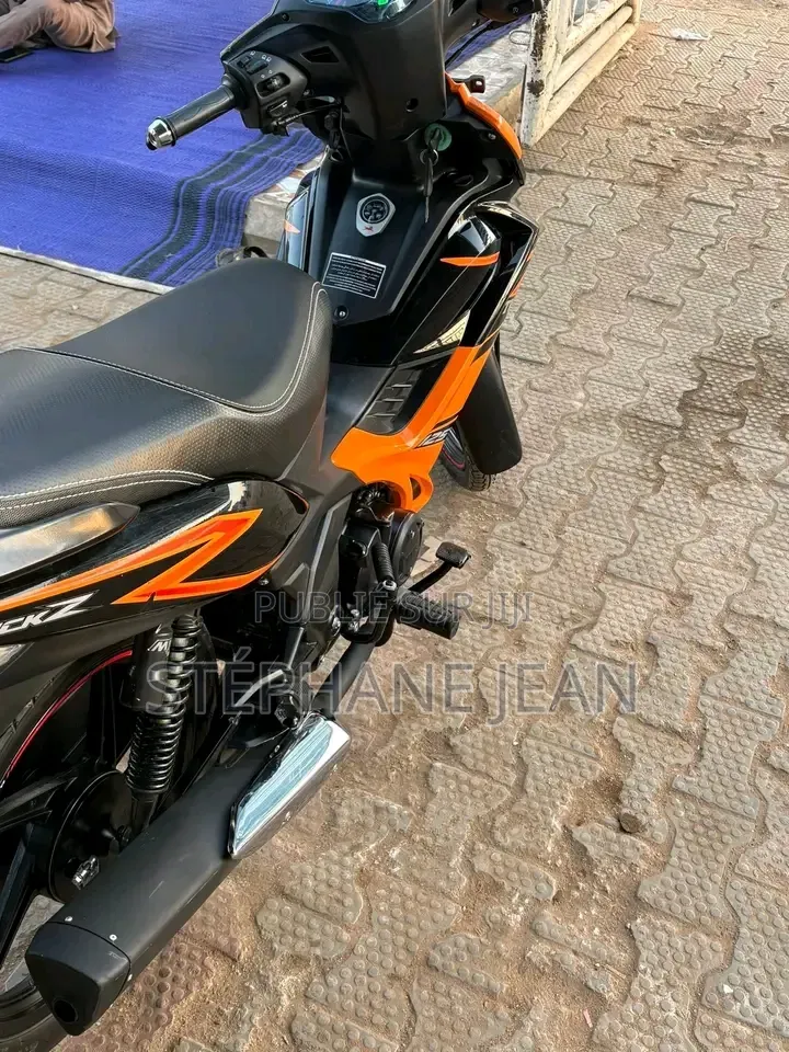 Nouveau TVS Rockz 125 2026 Orange