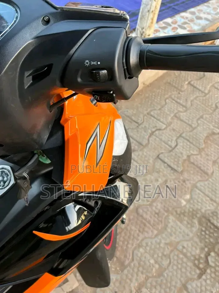 Nouveau TVS Rockz 125 2026 Orange
