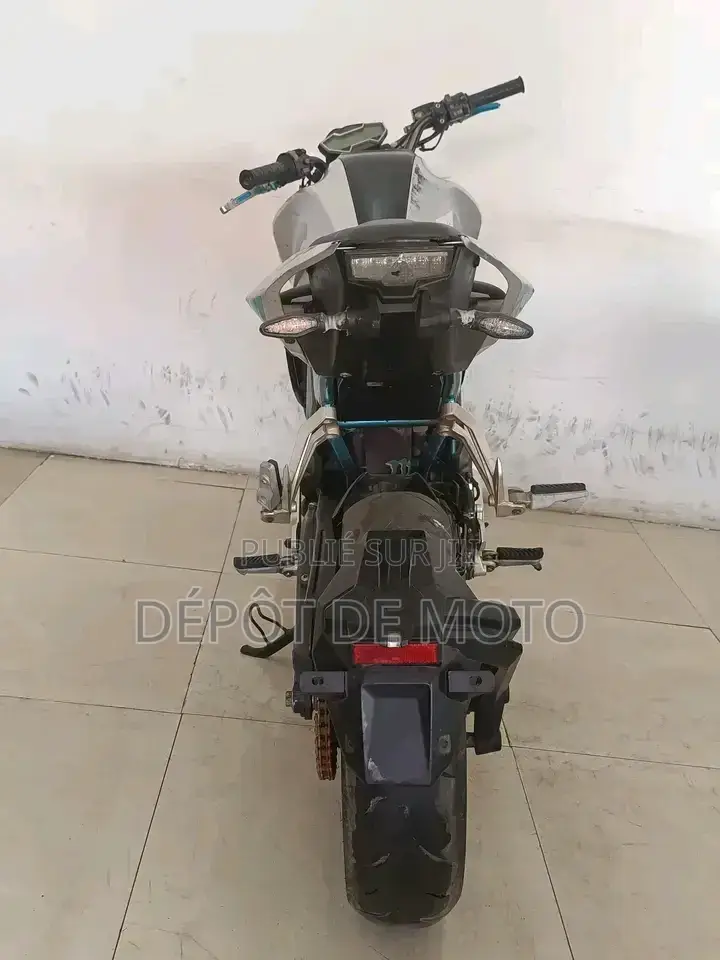Nouveau CFMoto 300NK 2025 Gris