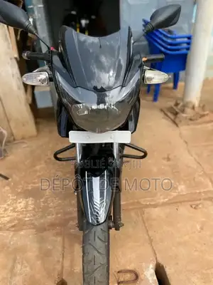 Nouveau TVS Apache 180 RTR 2024 Noir