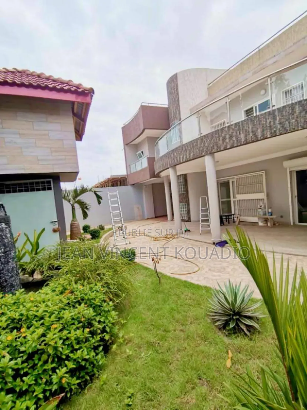 Meublé 8chbre Duplex dans Particulier, Cocody à Vendre