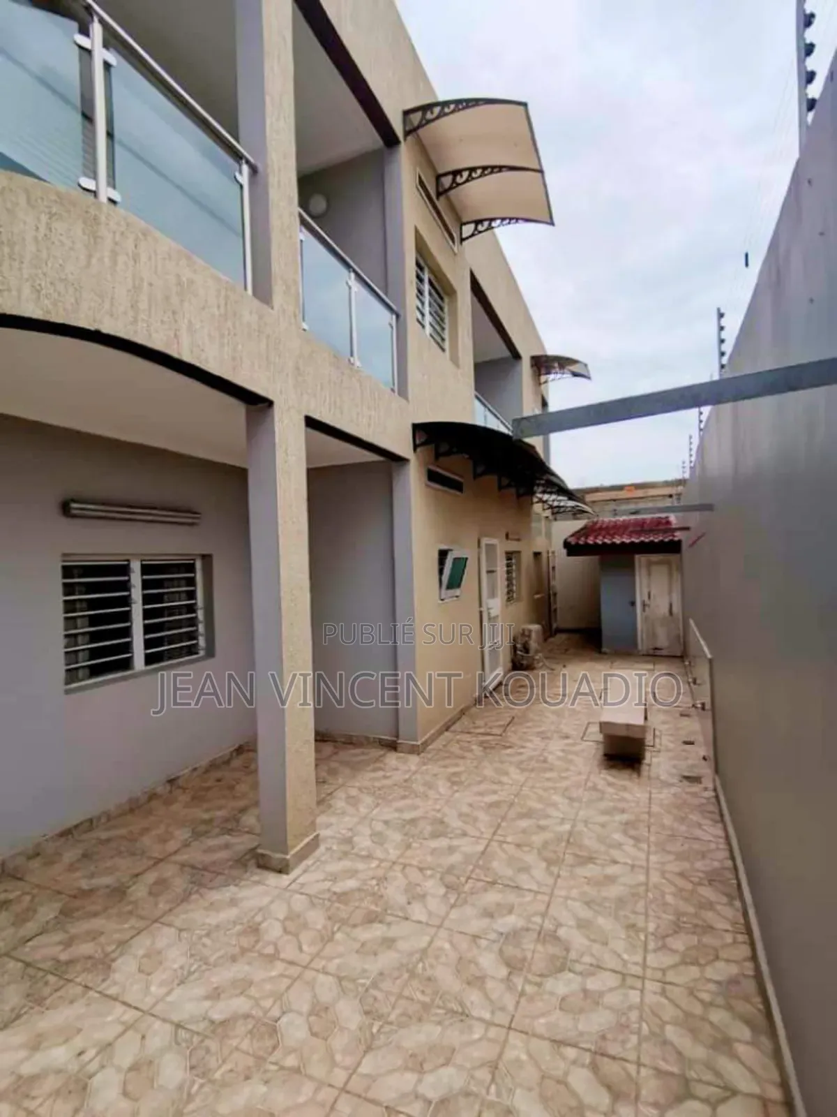 Meublé 8chbre Duplex dans Particulier, Cocody à Vendre