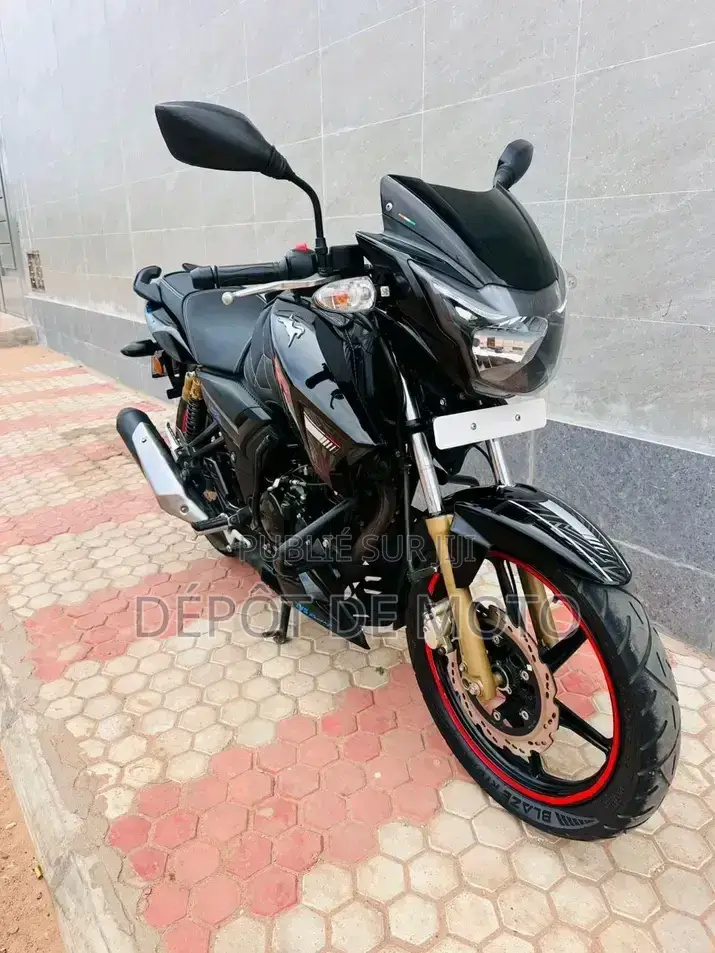 Nouveau TVS Apache 180 RTR 2025 Noir
