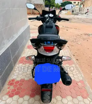 Nouveau TVS Apache 180 RTR 2025 Noir