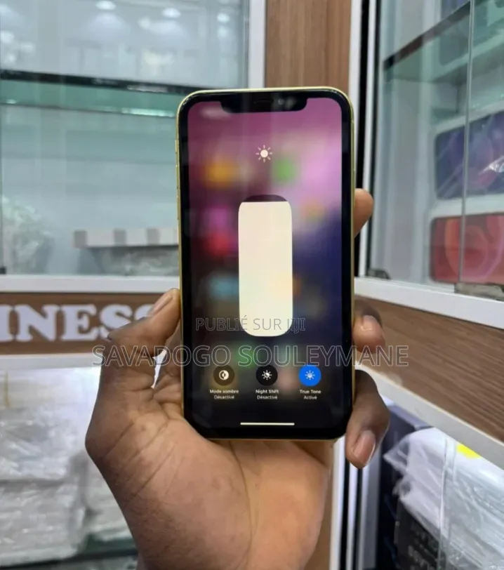 Nouveau Apple iPhone 11 64 GB Jaune