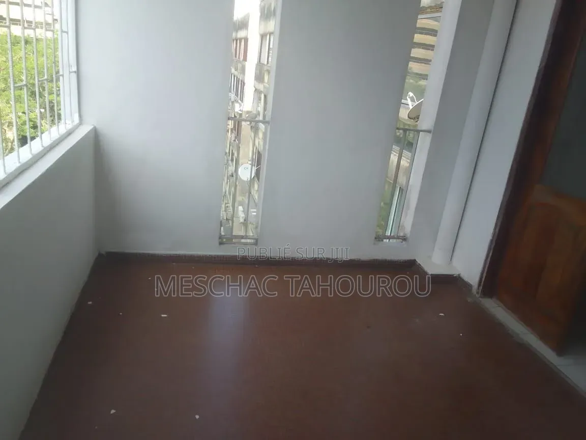 Meublé 2chbre Appartement dans Yopougon à Louer