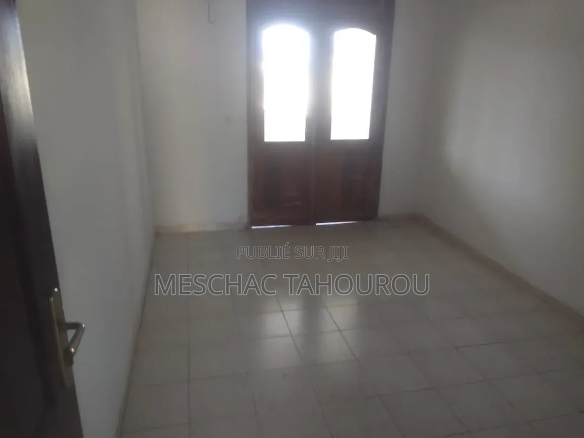 Meublé 2chbre Appartement dans Yopougon à Louer