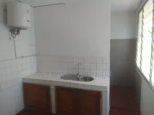 Meublé 2chbre Appartement dans Yopougon à Louer